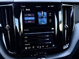 Volvo XC60 B5 AWD PLUS DARK // REZERVACE - náhled 40
