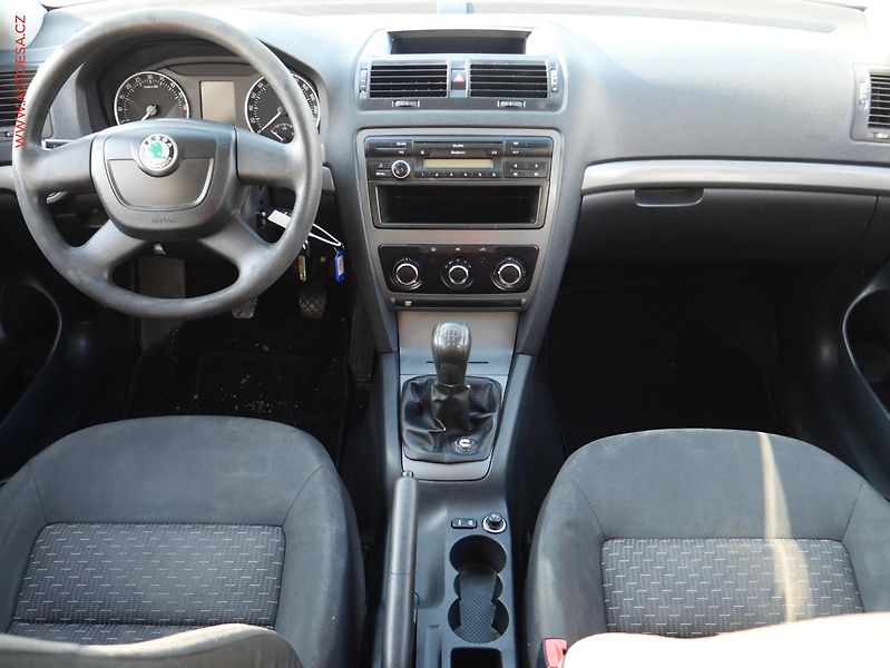 Škoda Octavia (2011) 1.9TDi, ČR, AC - fotka 8 z 17