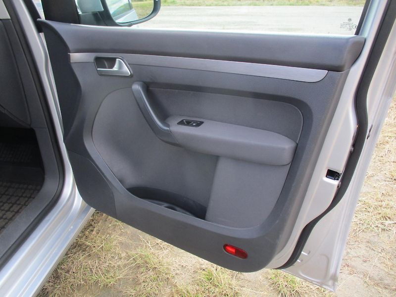 Volkswagen Touran TDi*77kW*159TKM*NAVI*L+Z PNEU - fotka 25 z 39