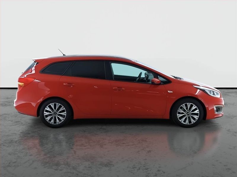 Kia Ceed (2017) 1.6 GDI, Serv.kniha, Tempomat - fotka 6 z 17
