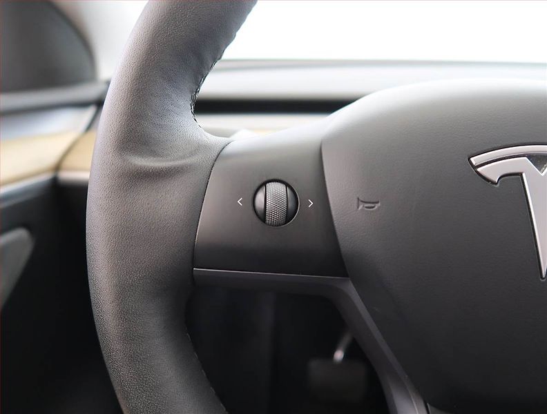 Tesla Model Y (2023) Standard LFP 64kWh, SoH 94% - fotka 15 z 31