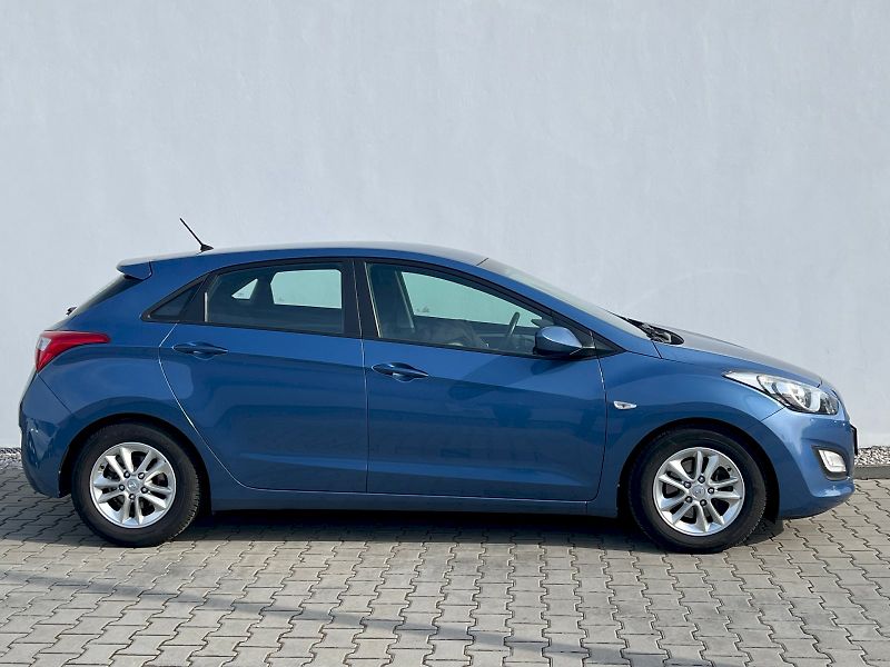 Hyundai i30 (2016) Trikolor 1.6 CRDi 81kW 6° manu - fotka 8 z 27