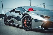 Lamborghini Huracán v chromové úpravě.
