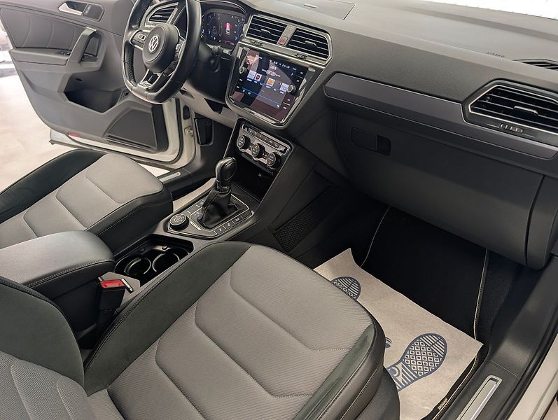Volkswagen Tiguan 2.0 TDI 4X4 R-LINE - fotka 25 z 27