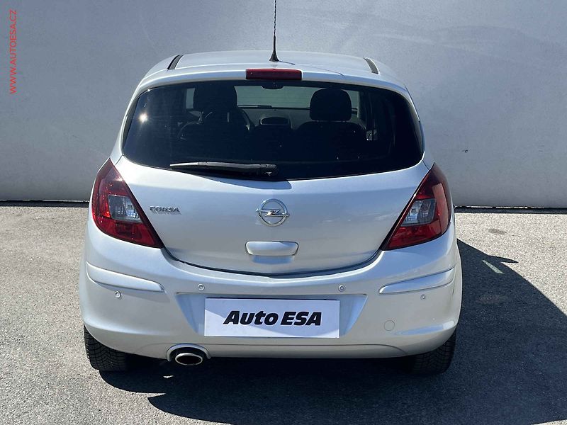 Opel Corsa (2012) 1.2 i, ČR, AC, park.asist - fotka 5 z 13