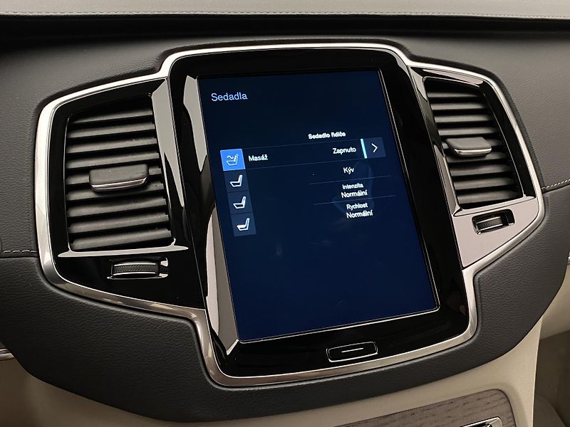 Volvo XC90 B5 AWD INSCRIPTION REZERVACE - fotka 47 z 54