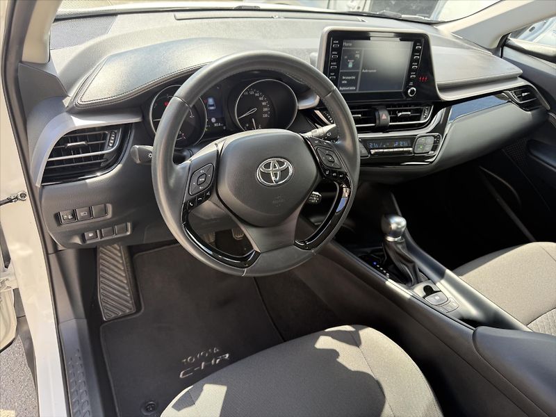 Toyota C-HR 1,8 Comfort Business, Hybrid - fotka 7 z 18