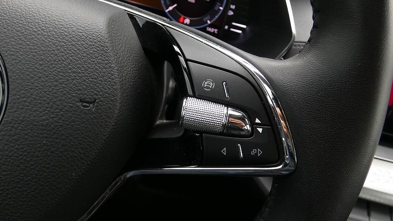 Škoda Octavia Combi 2,0 TDI Ambition - fotka 12 z 22