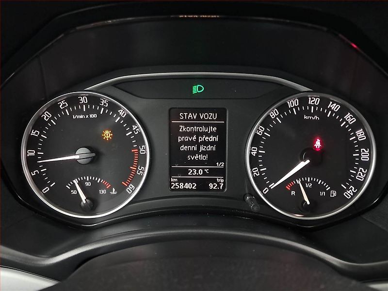 Škoda Octavia (2011) 1.6 TDI, Tempomat - fotka 11 z 17