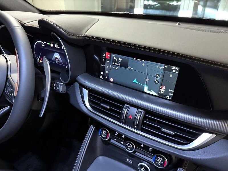 Alfa Romeo Stelvio (2026) 2.0 T 280k AT8 ZF Q4 4x4 Inten - fotka 12 z 25