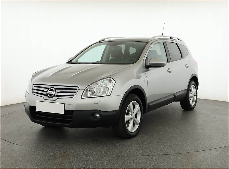 Nissan Qashqai (2009) 2.0 dCi, 7 míst, ČR,1.maj - fotka 2 z 17