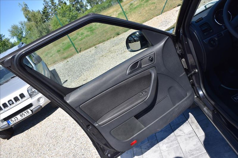 Škoda Yeti 1,2 TSI 77KW NÍZKÉ KM TAŽNÉ - fotka 28 z 47