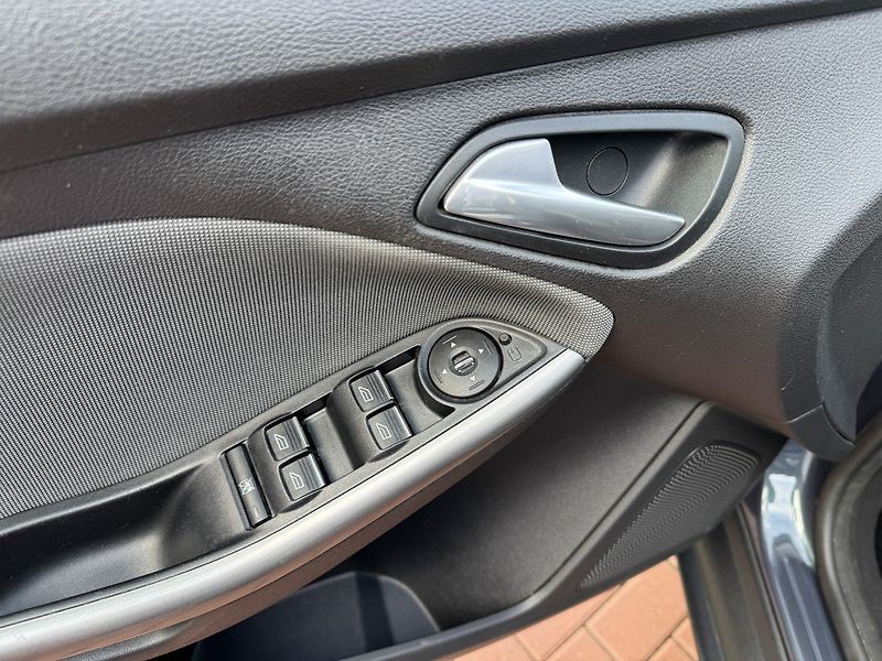 Ford Focus (2011) 1.6i Ti-VCT Klima Servis - fotka 25 z 50