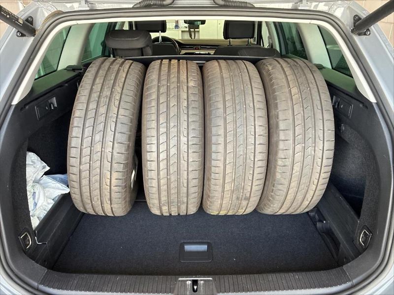 Volkswagen Passat 2,0 TDI,IQ LIGHT,EL.SEDADLA - fotka 9 z 11