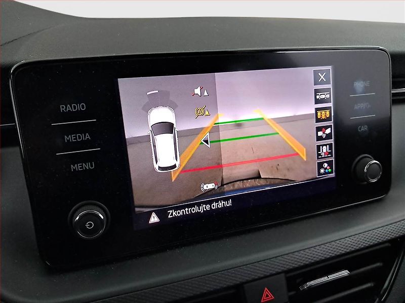 Škoda Kamiq (2024) Ambition 1.0 TSI - fotka 16 z 22