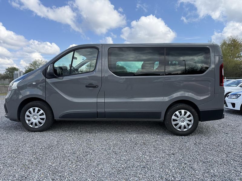 Renault Trafic 1.6dCi 89kW 9 míst ČR - fotka 8 z 20