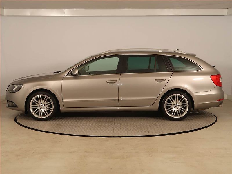 Škoda Superb (2014) Elegance 2.0 TDI, Navi, Xenony - fotka 3 z 20