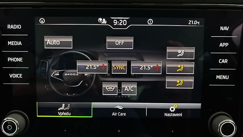 Škoda Karoq 1.5 TSI DSG Drive - fotka 26 z 26
