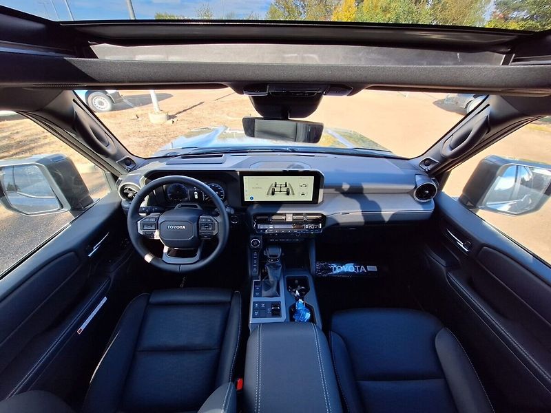 Toyota Land Cruiser MY 2027 EXECUTIVE Skyview 2.8D - fotka 7 z 13