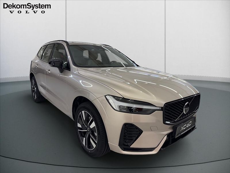 Volvo XC60 2,0  B5 Plus Dark - fotka 2 z 15
