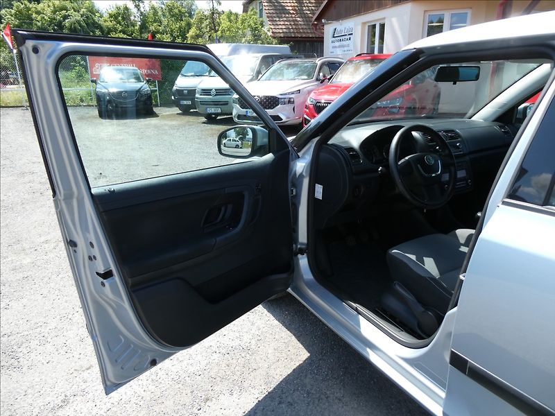 Škoda Fabia 1,2 Tsi 63kW SPORT,digi.klima - fotka 16 z 36