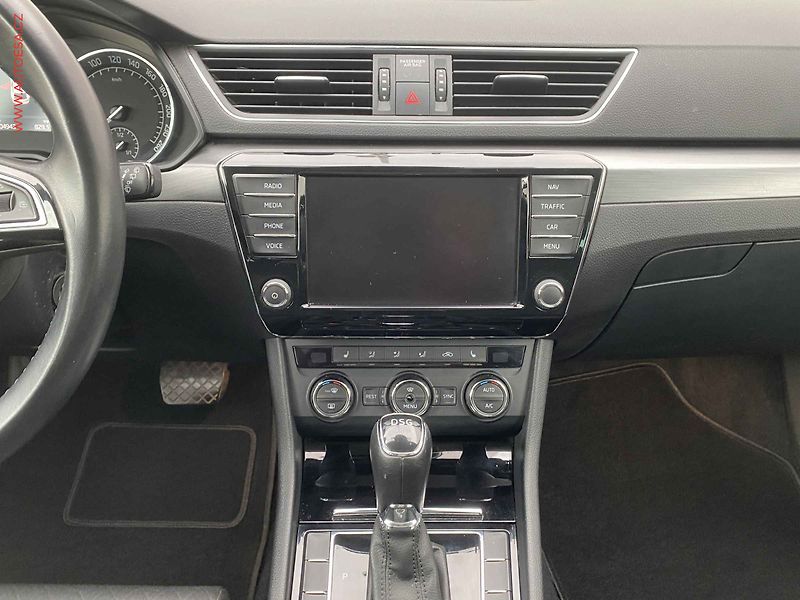 Škoda Superb (2015) 2.0 TDi, Style, DSG, bixen - fotka 12 z 20