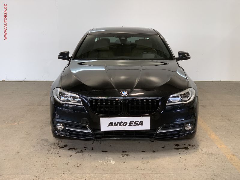 BMW Řada 5 (2015) 3.0D 535d xDrive, AT, navi - fotka 2 z 17