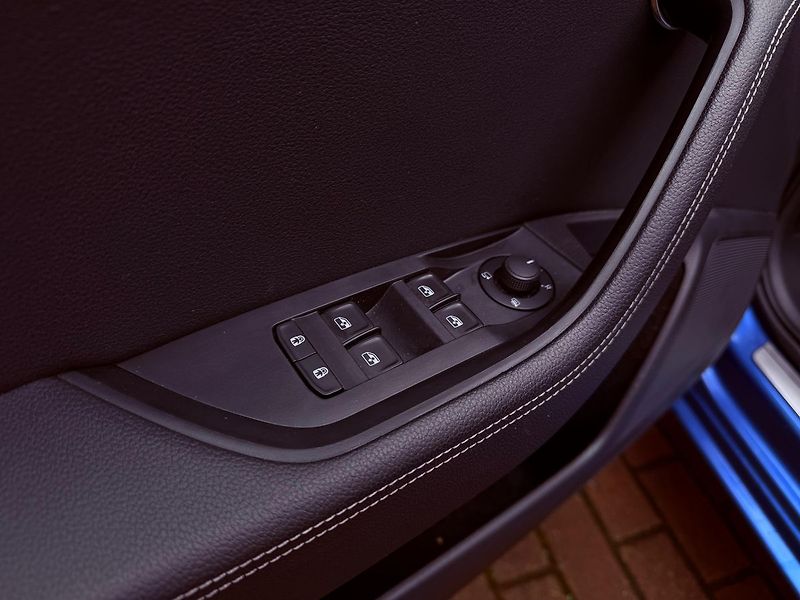 Škoda Superb 2.0 TDi DSG Style, Keyless - fotka 14 z 30