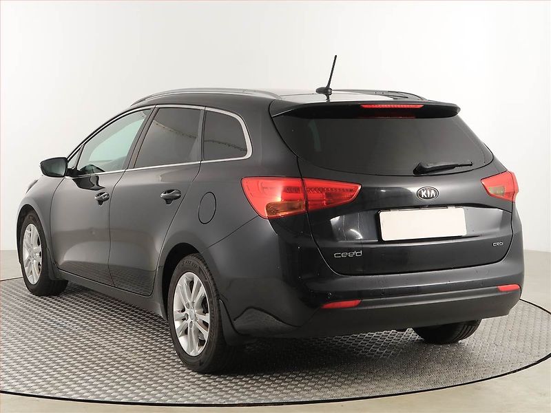 Kia Ceed (2014) Platinum 1.6 CRDi, Serv.kniha - fotka 4 z 18