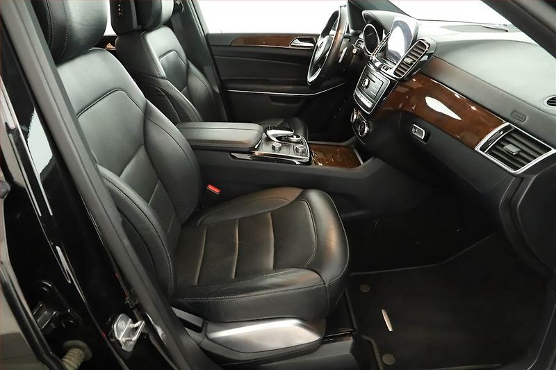 Mercedes-Benz GLS (2018) 500 4MATIC - fotka 19 z 22