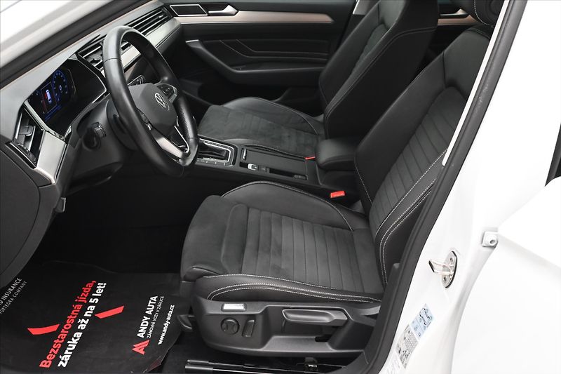 Volkswagen Passat 2,0 TDI 110 kW DSG ELEGANCE Zá - fotka 13 z 32