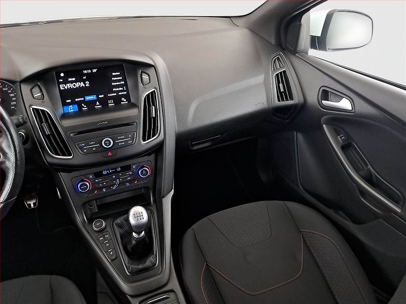 Ford Focus (2018) ST-Line 1.5 EcoBoost, Navi - fotka 8 z 18