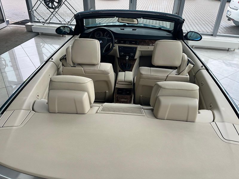 BMW Řada 3 320 i  E93  Cabrio  - fotka 9 z 14