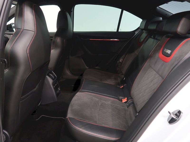 Škoda Octavia (2017) RS 230 2.0TSI 169KW NAVI MANUÁ - fotka 15 z 37