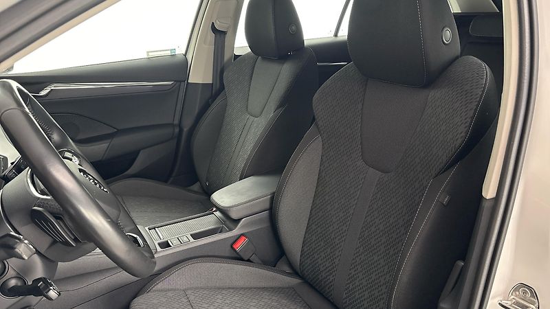 Škoda Octavia 2.0 TDI DSG Style Combi - fotka 15 z 27