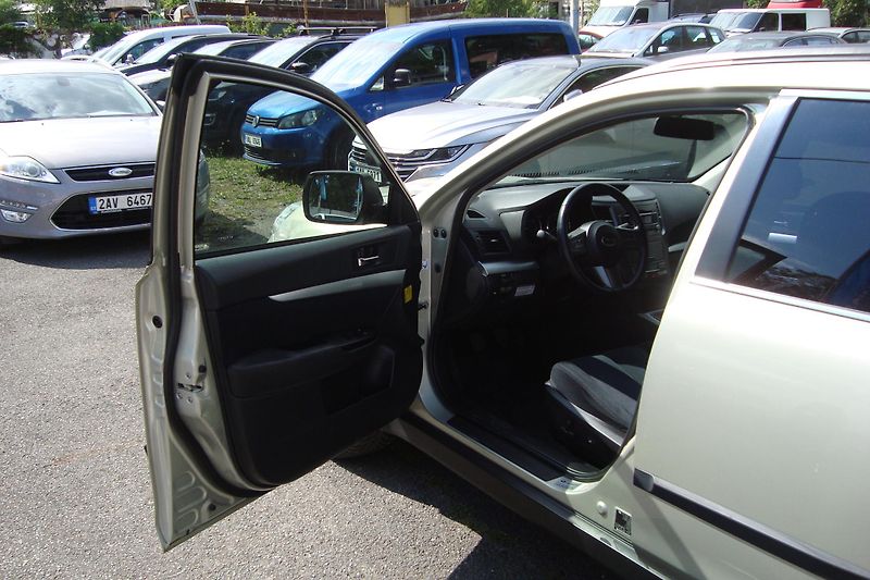 Subaru Outback (2011) 2.0 D,AWD,ČR, 2.Maj.Servis.Kn. - fotka 35 z 76