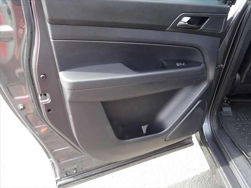 SsangYong Musso 2,2 2.2 e XDi 4x4 DPH - fotka 24 z 31