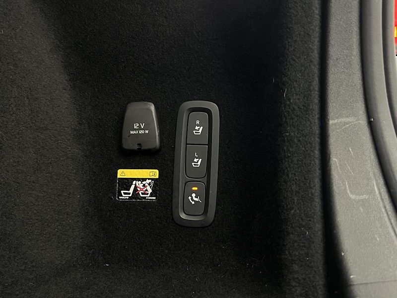 Volvo V60 D4 MOMENTUM AUT - fotka 43 z 46