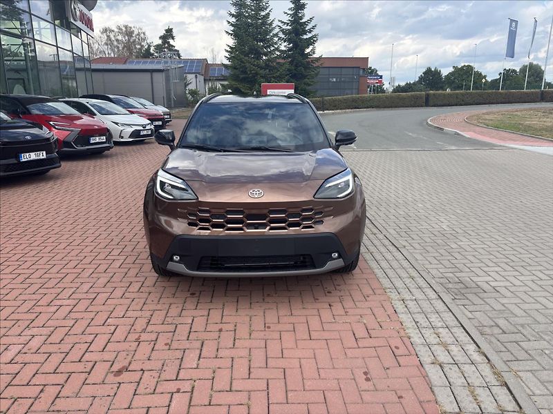 Toyota Yaris Cross (2026) 1,5 HEV 4x4 Executive TECH VIP - fotka 8 z 12