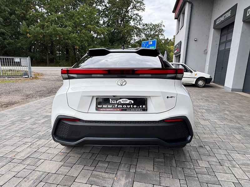 Toyota C-HR (2025) 1.8 Hybrid 140k Executive - fotka 6 z 32