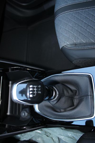 Peugeot 2008 (2026) ALLURE PureTech 100 S&S MAN6 - fotka 11 z 17