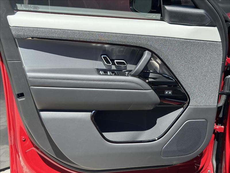 Land Rover Range Rover Sport 3,0 P550e Autobiography 4x4 AT - fotka 30 z 38
