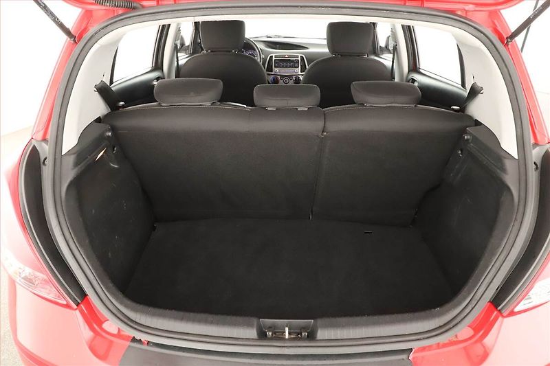 Hyundai i20 (2013) 1.2, po STK, slušný stav - fotka 10 z 12