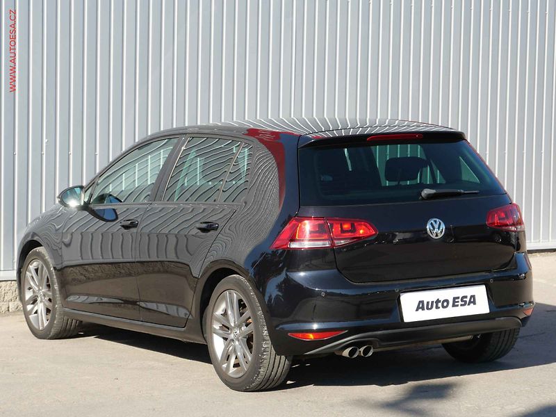 Volkswagen Golf (2015) 2.0 TDi VII, Highline - fotka 6 z 23