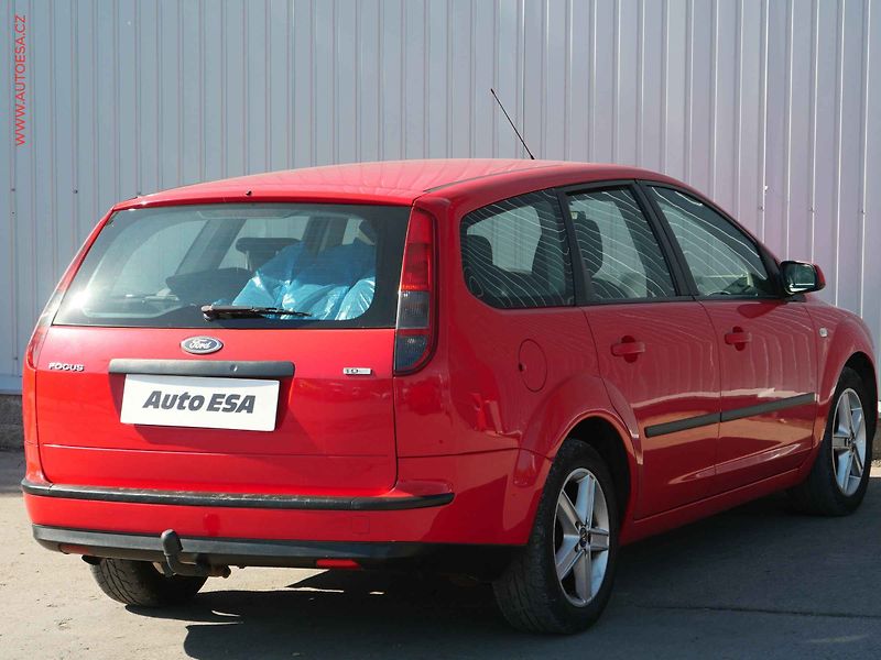 Ford Focus (2005) 1.6 TDCi, AC - fotka 4 z 17