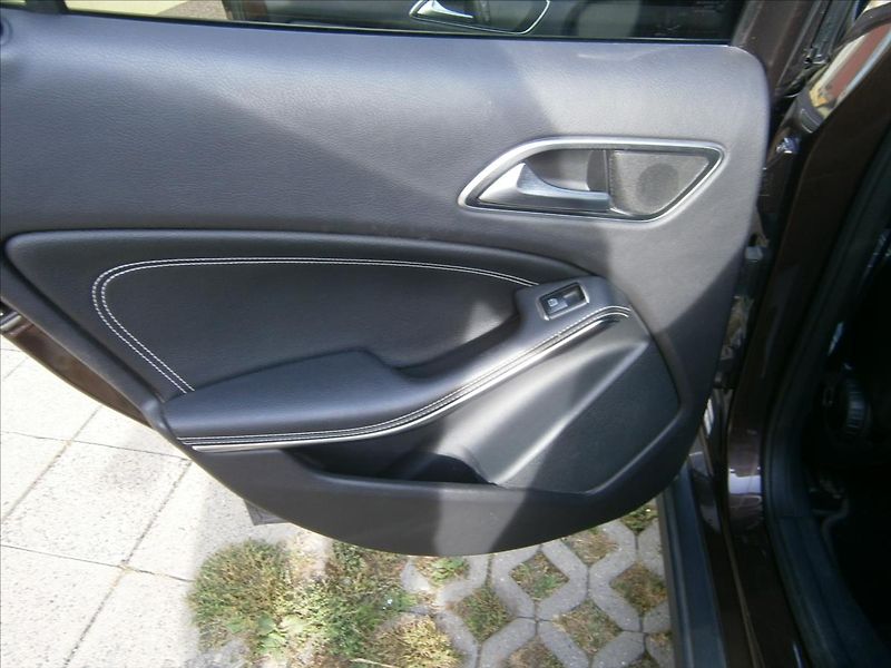 Mercedes-Benz GLA 2,2 CDI 4 MATIC - fotka 12 z 15