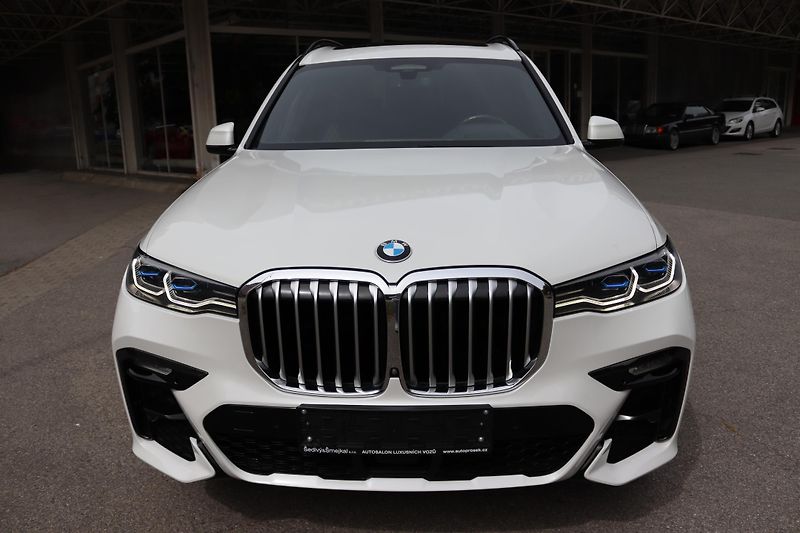 BMW X7 7místné SUV BMW X7 xDrive40i - fotka 3 z 67