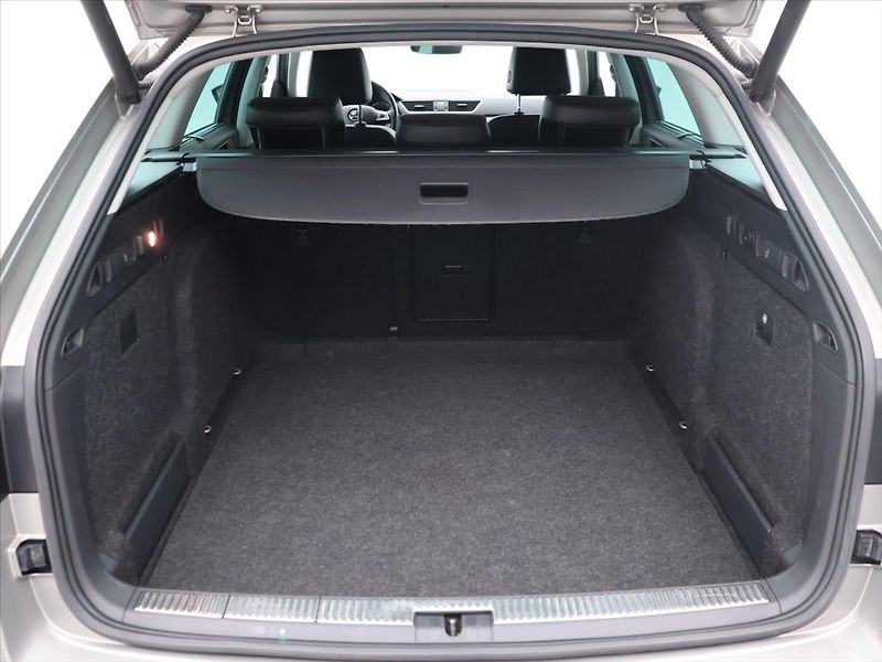 Škoda Superb 2,0 TDI 140kW 4x4 DSG Style CZ - fotka 10 z 34