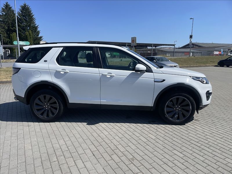 Land Rover Discovery Sport 2,0 TD4 132kw AWD Pano 7mist T - fotka 34 z 35