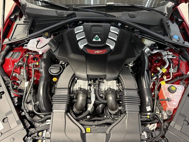 Alfa Romeo Giulia (2026) Quadrifoglio 2.9 V6 BiTurbo 52 - fotka 24 z 26
